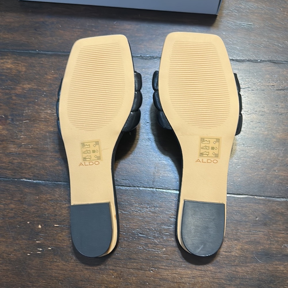 New in box!  ALDO Black Sandals - Size 8-1/2. - Picture 4 of 10